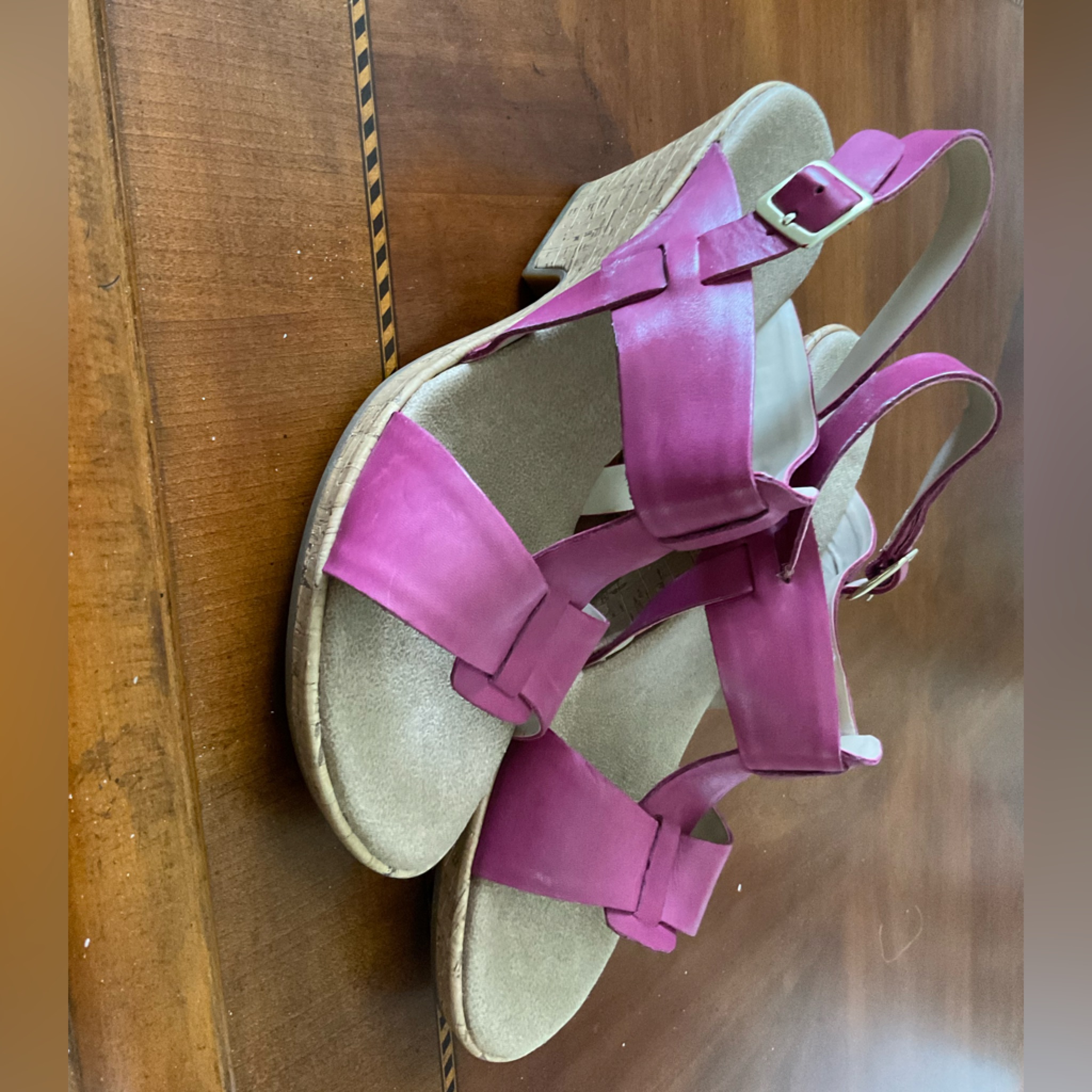 Clarks Fuchsia Pink Leather Wedge Slingback Sandals. New!